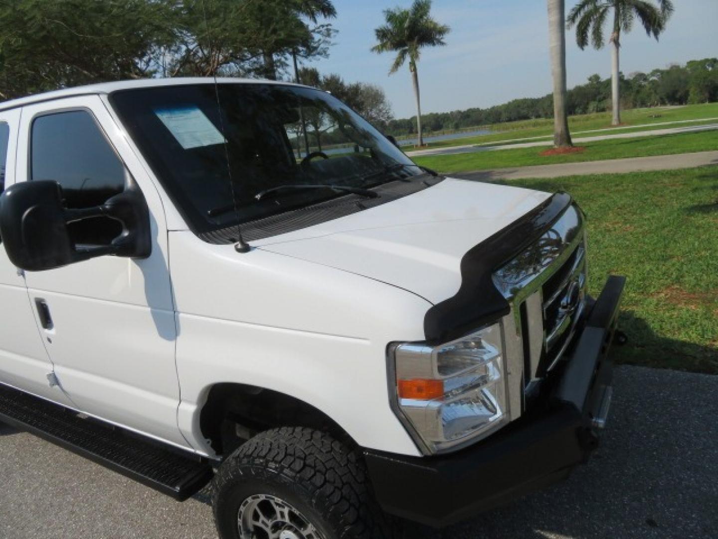 2014 White /GRAY Ford E-Series Wagon XLT (1FBSS3BL6ED) , AUTOMATIC transmission, located at 4301 Oak Circle #19, Boca Raton, FL, 33431, (954) 561-2499, 26.388861, -80.084038 - Photo#44